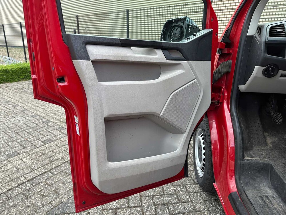 Volkswagen Transporter 2.0 TDI 102pk 2017, VSV-01-F Bedrijfswagen