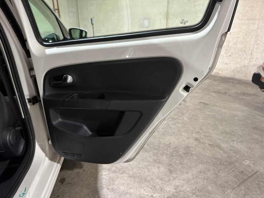 Volkswagen Up! 1.0 move up! BlueMotion 60pk 2013, 2-SZR-70