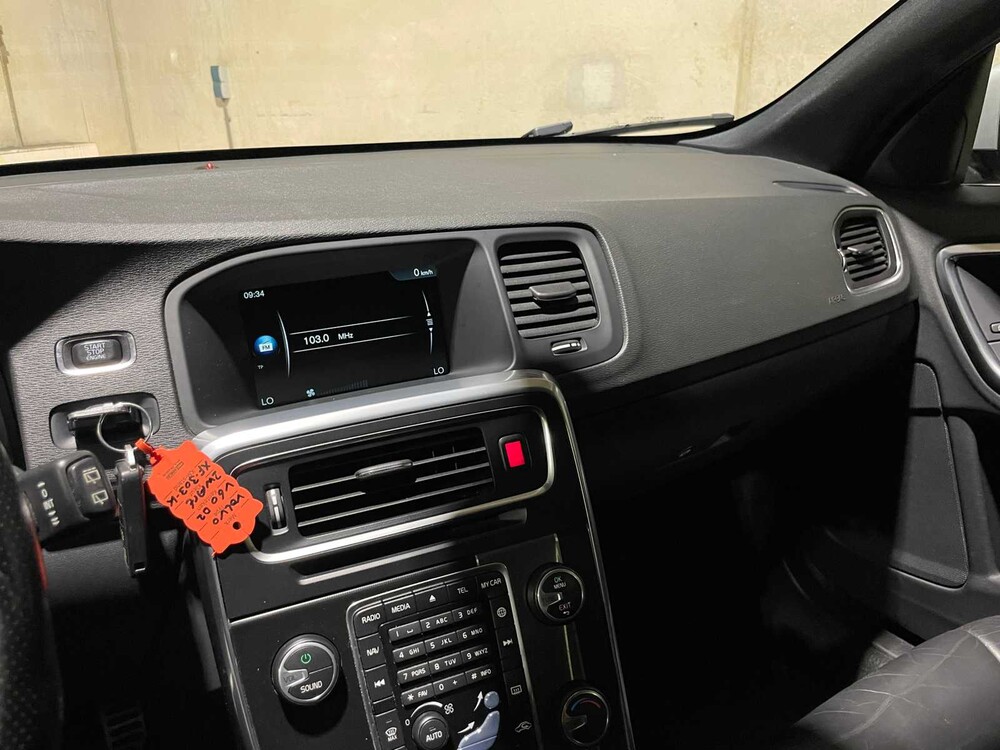 Volvo V60 2.0 D2 Summum 120PS 2015, XF-303-K