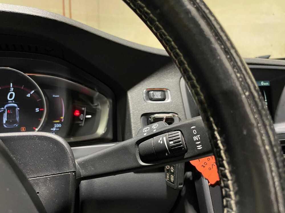 Volvo V60 2.0 D2 Summum 120PS 2015, XF-303-K