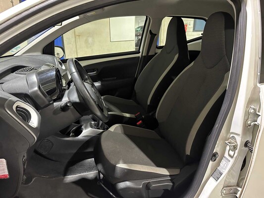 Toyota Aygo 1.0 VVT-i x-play 72pk 2020, J-855-XB