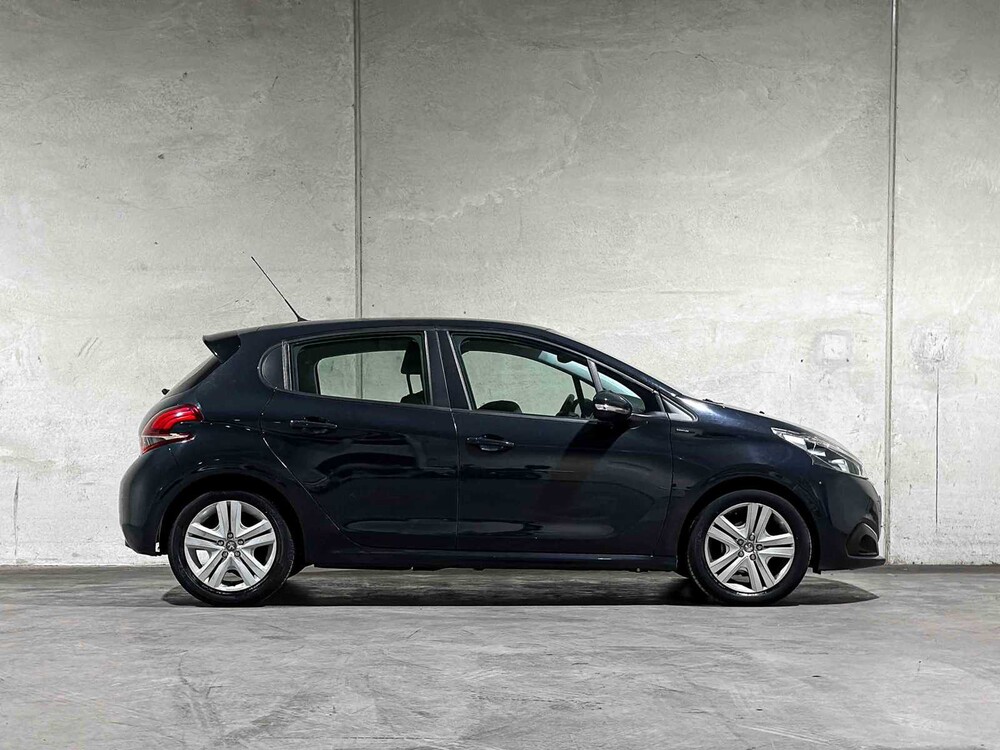 Peugeot 208 1.2 PureTech Signature 83PS 2019, XR-330-V