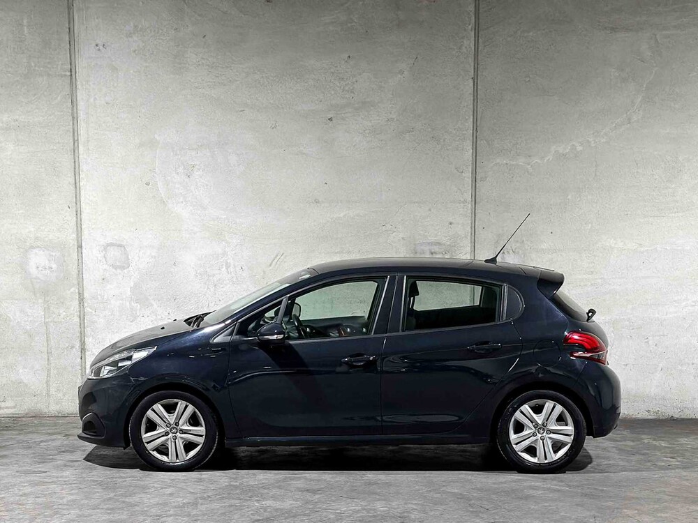 Peugeot 208 1.2 PureTech Signature 83PS 2019, XR-330-V
