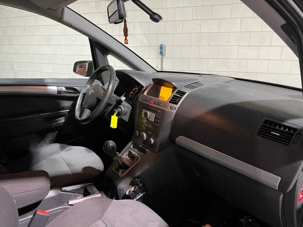 Opel Zafira 1.9 CDTi Enjoy 7-Personen 120PS 2005, P-660-PX