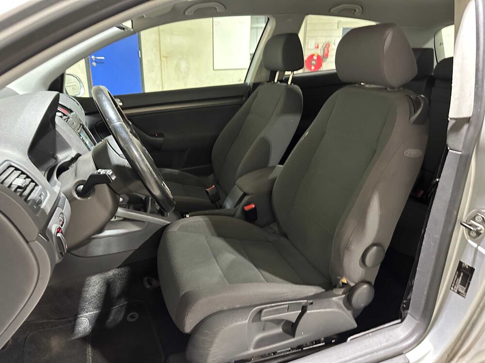 Volkswagen Golf 1.6 FSI Comfortline 116PS 2005, 01-PZ-RK 