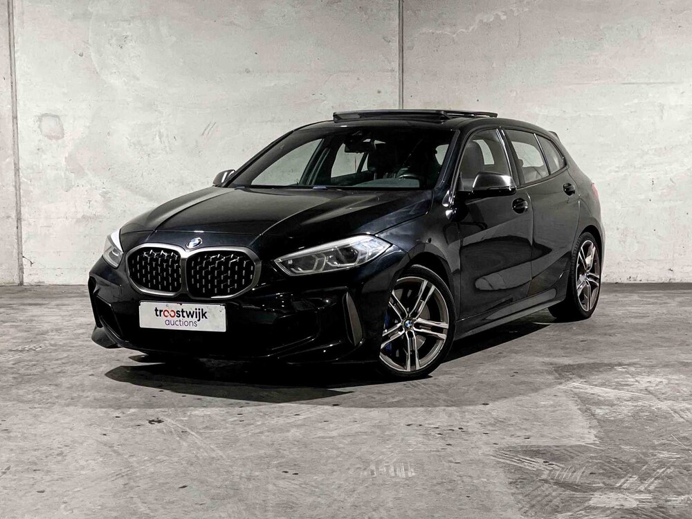 BMW M135i xDrive High Executive 306pk 2020 1-Serie F40, P-072-PH