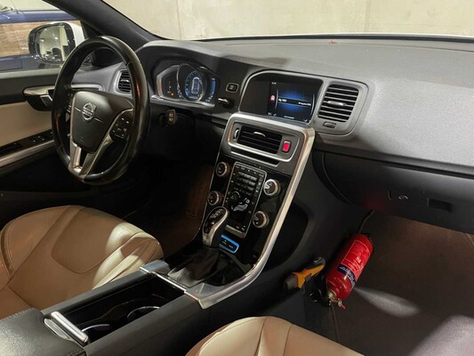 Volvo V60 2.4 D5 Twin Engine Special Edition 215pk 2015, GZ-344-N