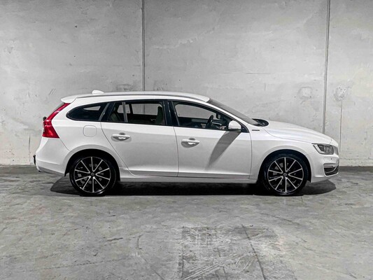 Volvo V60 2.4 D5 Twin Engine Special Edition 215pk 2015, GZ-344-N