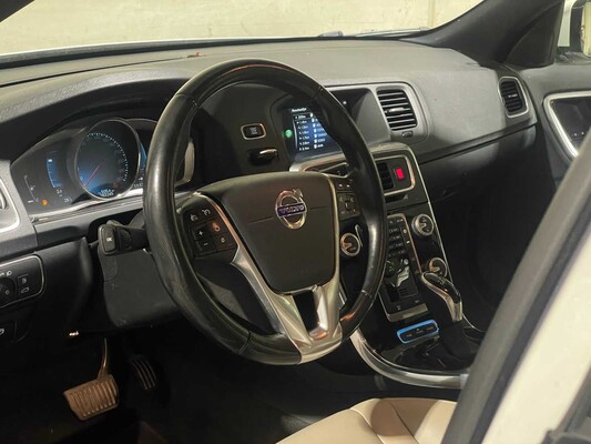 Volvo V60 2.4 D5 Twin Engine Special Edition 215pk 2015, GZ-344-N