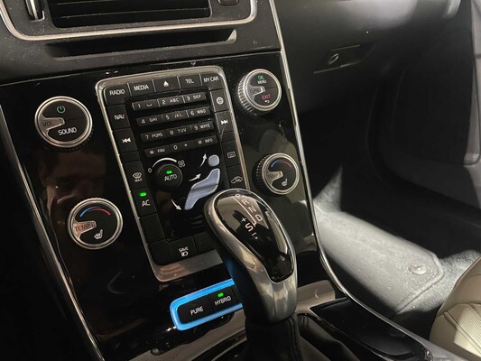 Volvo V60 2.4 D5 Twin Engine Special Edition 215pk 2015, GZ-344-N