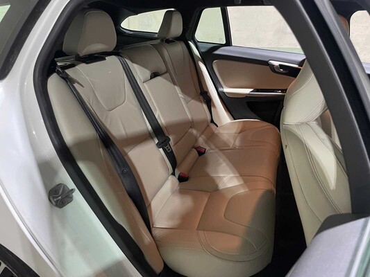 Volvo V60 2.4 D5 Twin Engine Special Edition 215pk 2015, GZ-344-N