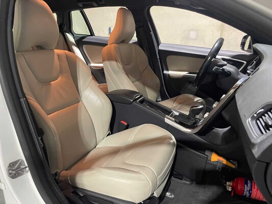 Volvo V60 2.4 D5 Twin Engine Special Edition 215PS 2015, GZ-344-N