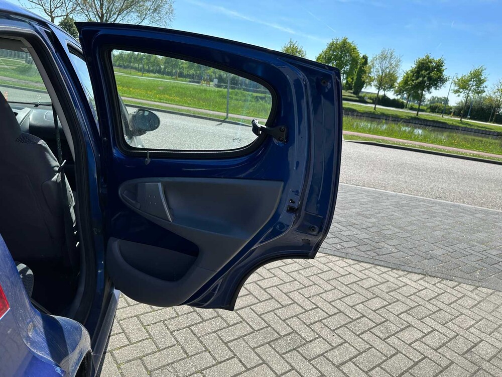 Peugeot 107 1.0-12V XR 68PS 2006, 1-SVR-93