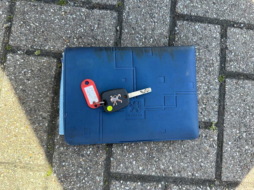 Peugeot 107 1.0-12V XR 68PS 2006, 1-SVR-93