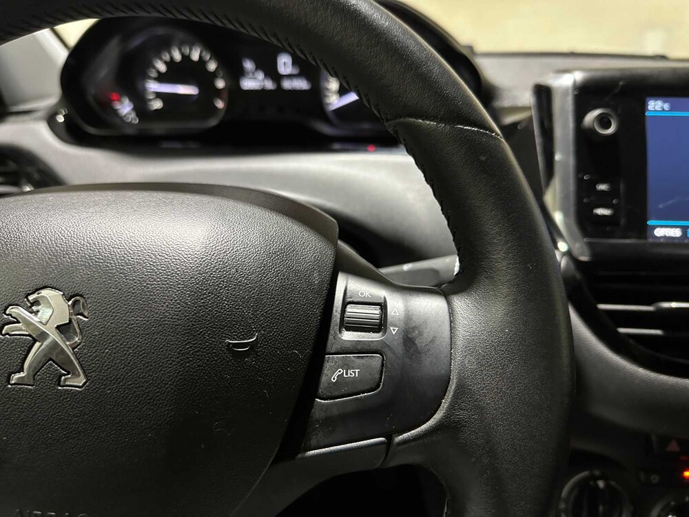 Peugeot 208 1.2 PureTech Signature 83PS 2019, XR-330-V