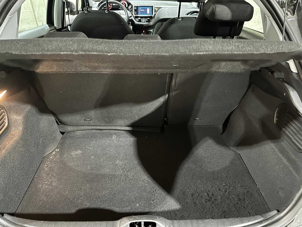 Peugeot 208 1.2 PureTech Signature 83PS 2019, XR-330-V