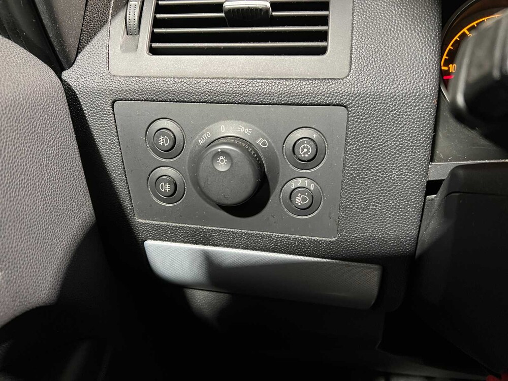 Opel Zafira 1.9 CDTi Enjoy 7-Personen 120PS 2005, P-660-PX