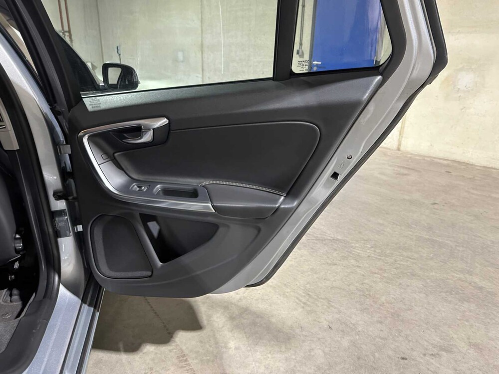 Volvo V60 1.6 T3 R-Design 150PS 2012 (Original-NL), 34-XLS-4