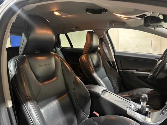 Volvo V60 1.6 T3 R-Design 150PS 2012 (Original-NL), 34-XLS-4