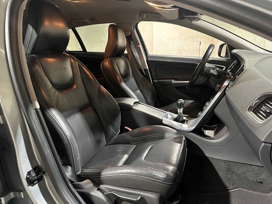Volvo V60 1.6 T3 R-Design 150PS 2012 (Original-NL), 34-XLS-4