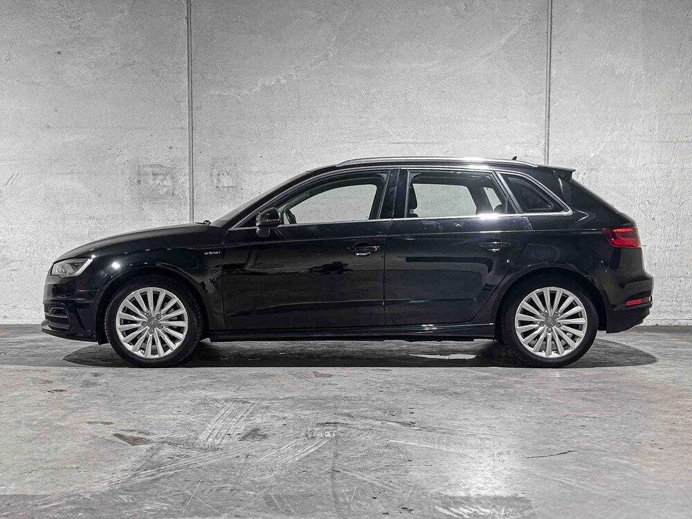 Audi A3 Sportback 1.4 e-tron Attraction 150PS 2015, HL-741-R