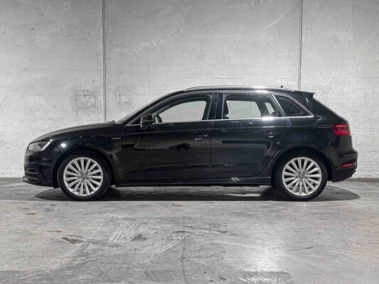 Audi A3 Sportback 1.4 e-tron Attraction 150pk 2015, HL-741-R