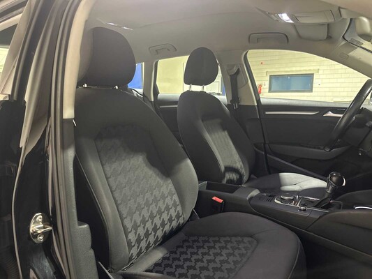 Audi A3 Sportback 1.4 e-tron Attraction 150pk 2015, HL-741-R