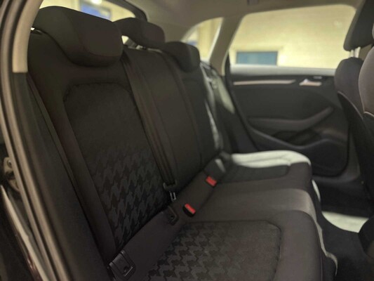 Audi A3 Sportback 1.4 e-tron Attraction 150PS 2015, HL-741-R