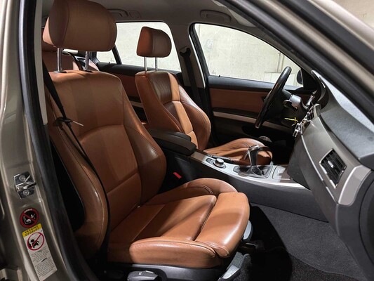 BMW 320i Touring High Executive 170pk 2008 3-serie, 56-GFT-7