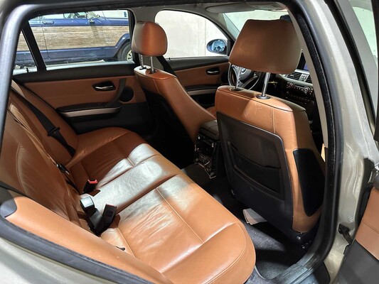 BMW 320i Touring High Executive 170pk 2008 3-serie, 56-GFT-7