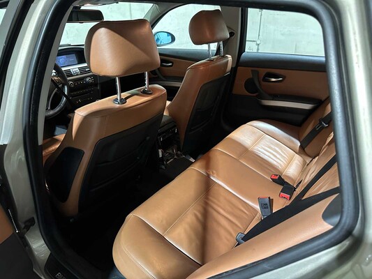 BMW 320i Touring High Executive 170pk 2008 3-serie, 56-GFT-7