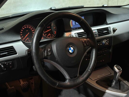 BMW 320i Touring High Executive 170pk 2008 3-serie, 56-GFT-7