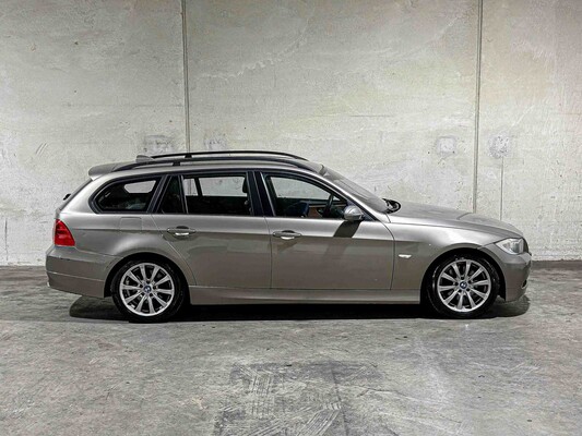 BMW 320i Touring High Executive 170pk 2008 3-serie, 56-GFT-7