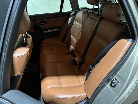 BMW 320i Touring High Executive 170pk 2008 3-serie, 56-GFT-7