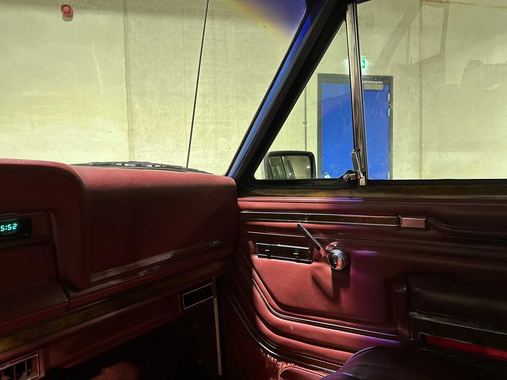 Jeep Wagoneer AMC 5.9 175PS 1982, 52-ZP-BS