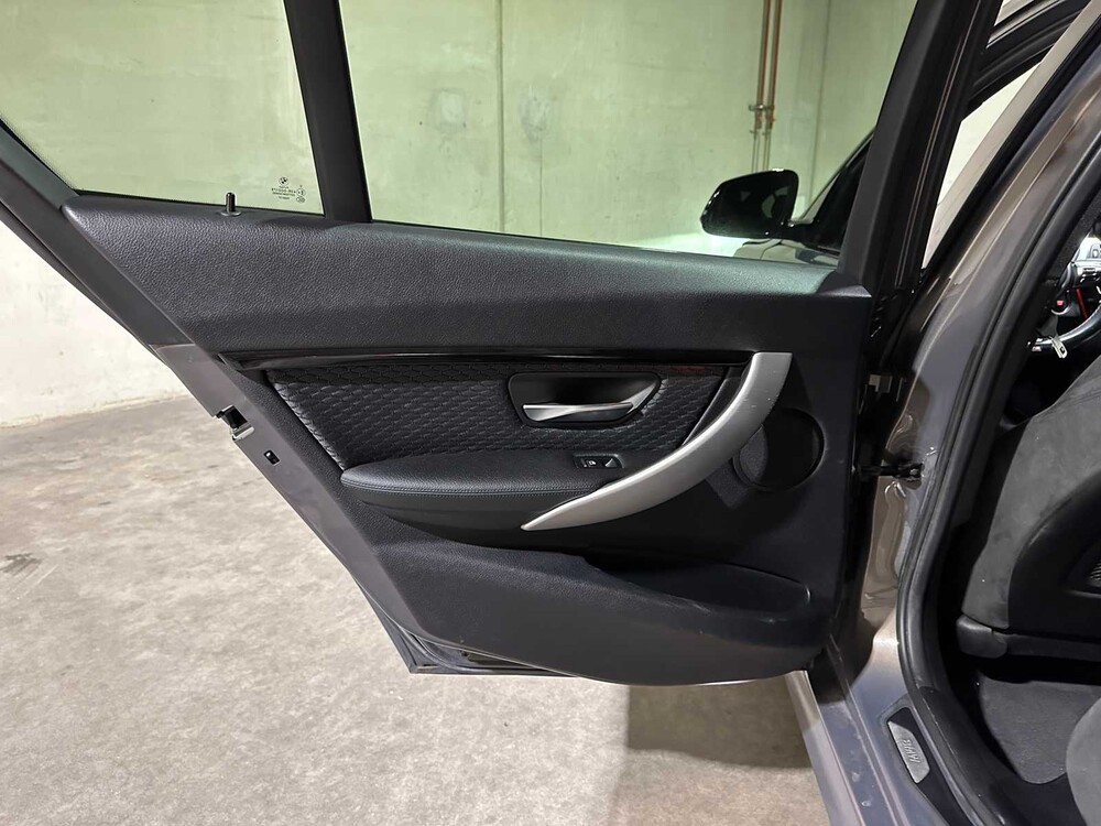 BMW 330e M-Sport F30 184PS 2016 3er, JX-127-V