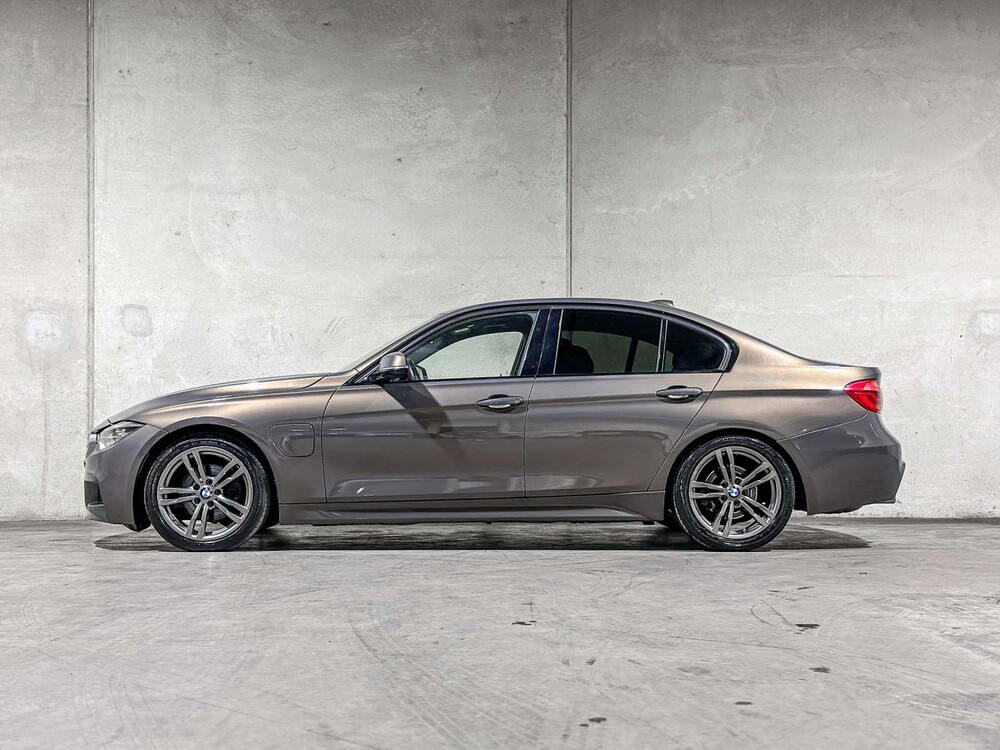 BMW 330e M-Sport F30 184PS 2016 3er, JX-127-V