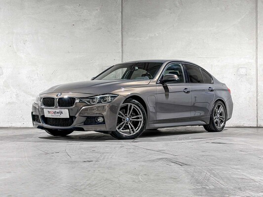 Luxury, sports and classic cars te Tiel