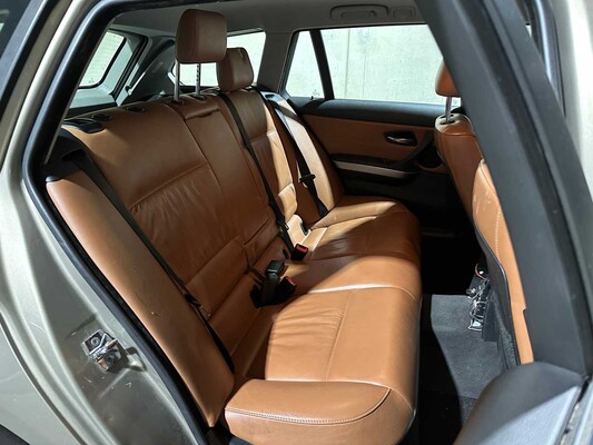 BMW 320i Touring High Executive 170pk 2008 3-serie, 56-GFT-7
