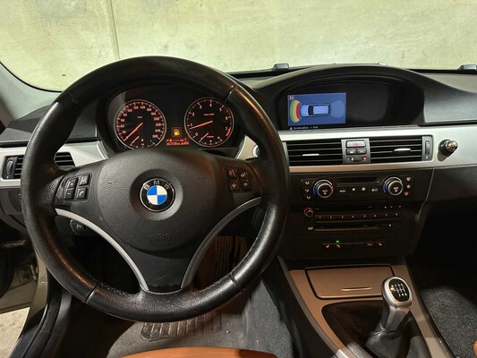 BMW 320i Touring High Executive 170pk 2008 3-serie, 56-GFT-7