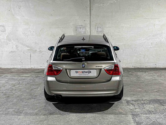 BMW 320i Touring High Executive 170pk 2008 3-serie, 56-GFT-7