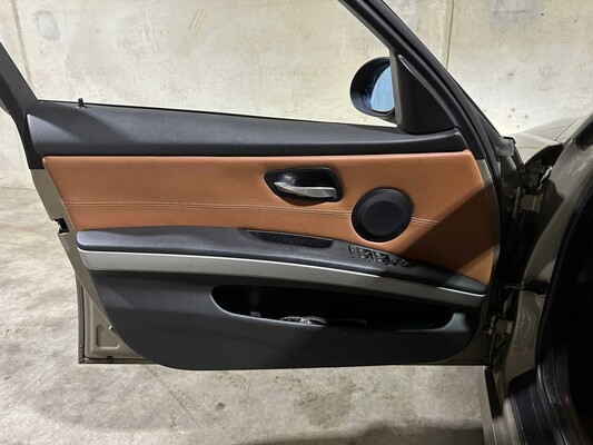 BMW 320i Touring High Executive 170pk 2008 3-serie, 56-GFT-7