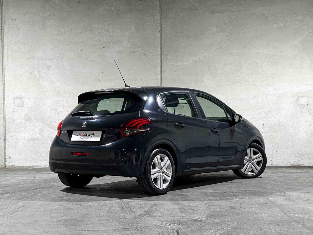 Peugeot 208 1.2 PureTech Signature 83PS 2019, XR-330-V