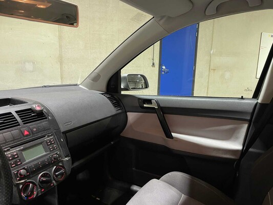 Volkswagen Polo 1.4-16V FUN 101pk 2005, 47-RF-TX