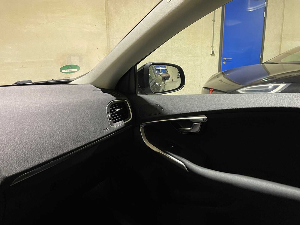 Volvo V40 2.0 D4 Kinetic Business 190PS 2014, 7-XZP-57