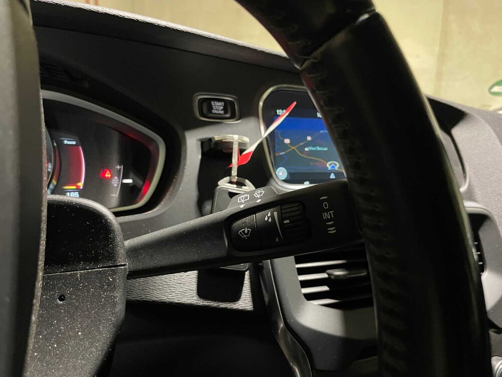 Volvo V40 2.0 D4 Kinetic Business 190PS 2014, 7-XZP-57