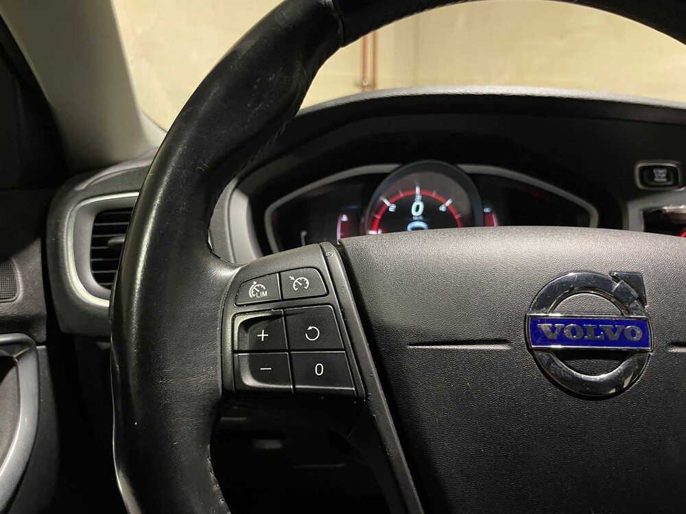 Volvo V40 2.0 D4 Kinetic Business 190PS 2014, 7-XZP-57