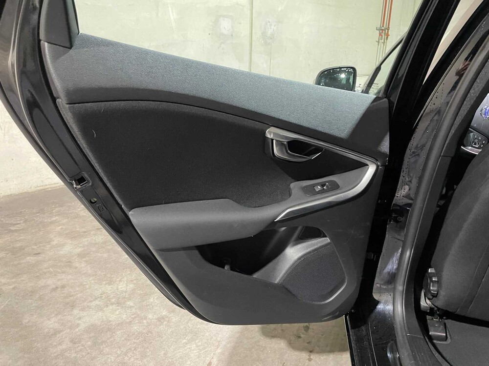 Volvo V40 2.0 D4 Kinetic Business 190PS 2014, 7-XZP-57