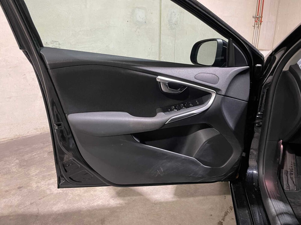 Volvo V40 2.0 D4 Kinetic Business 190PS 2014, 7-XZP-57