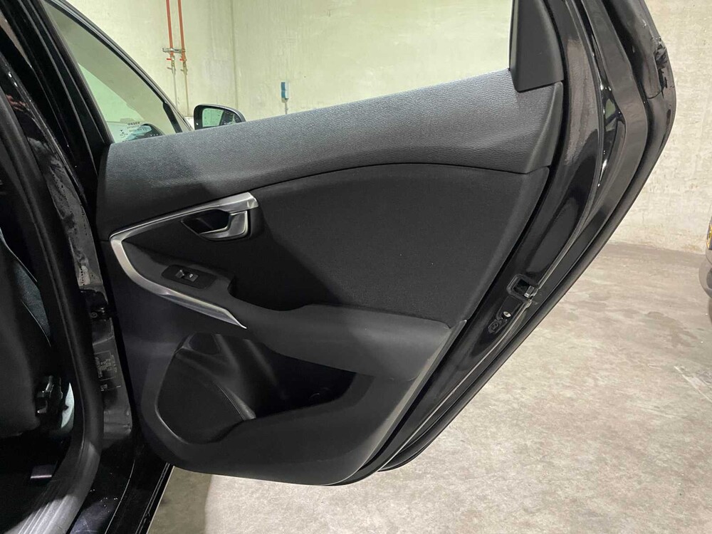 Volvo V40 2.0 D4 Kinetic Business 190PS 2014, 7-XZP-57